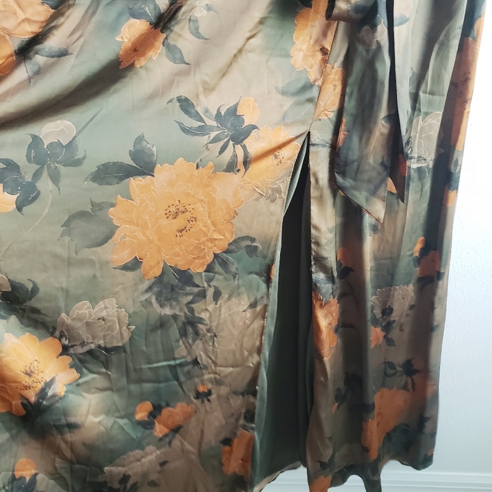 Balric Born Agnes Satin Maxi Dress Short Sleeve Floral New Without Tags - Picture 5 of 9